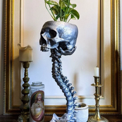 Gotische schedelplantenbak en skeletvaas, 11.6 inch / 29.5 cm – griezelige woondecoratie