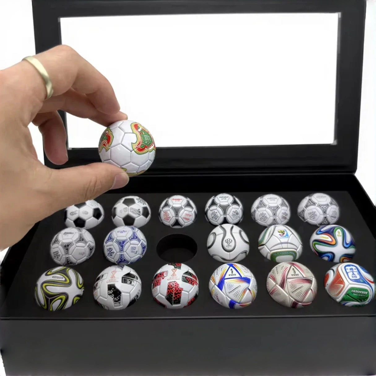 🏆 Collectie handgemaakte mini-voetballen (1970–2026) – WK 2026-uitverkoop🔥 Tot 50% KORTING!