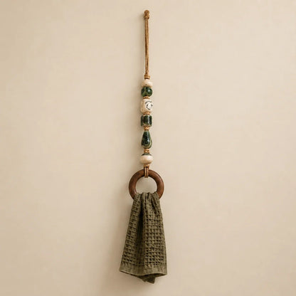 Decoratieve handdoekhanger met kralen en houten ring