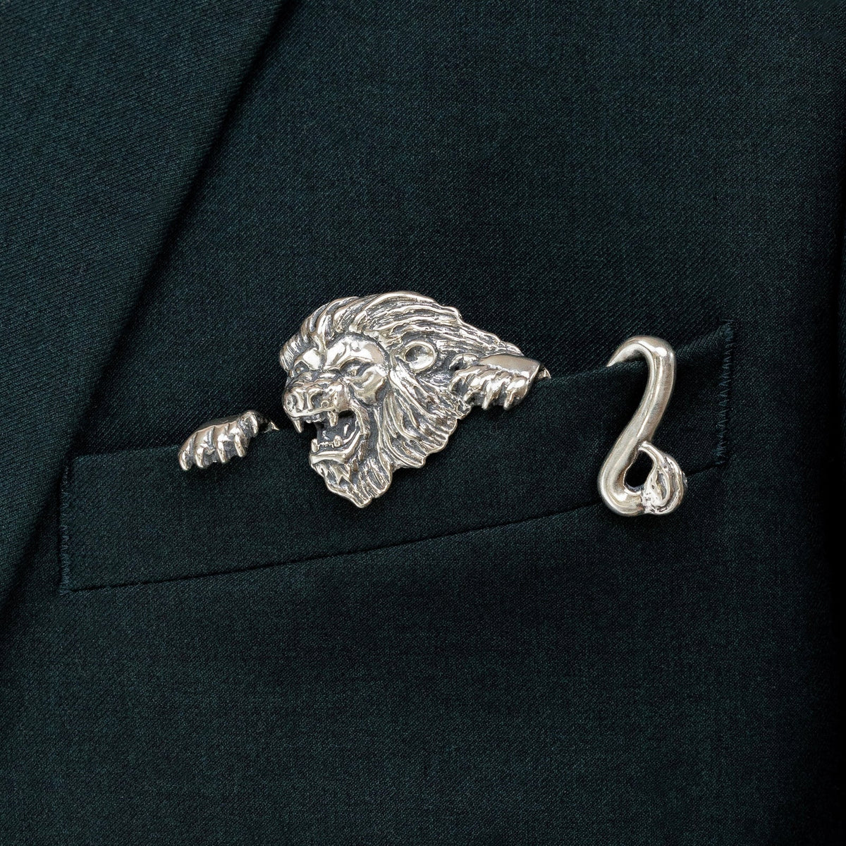✨ Luxe, gedetailleerd vormgegeven dierenbroche – Een opvallend sieraad van topkwaliteit voor pakken en blazers