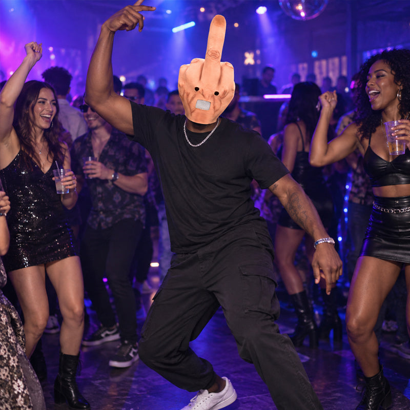 🖕 Het masker in de vorm van een enorme middelvinger dat de show steelt