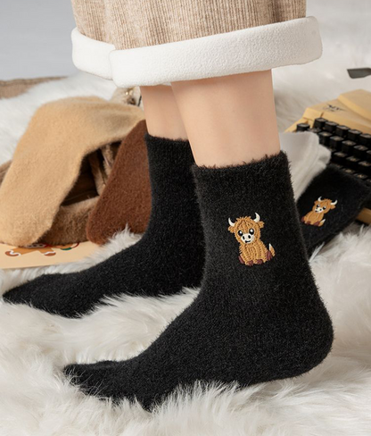🔥Women's Cute Warm Highland Cow Embroidered Plush Socks