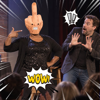 🖕 Het masker in de vorm van een enorme middelvinger dat de show steelt