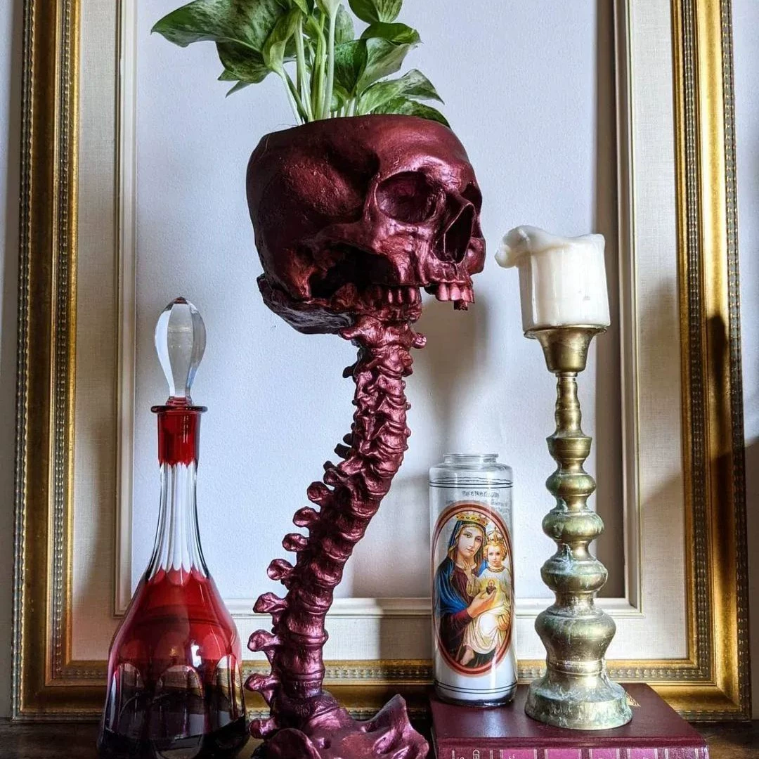 Gotische schedelplantenbak en skeletvaas, 11.6 inch / 29.5 cm – griezelige woondecoratie