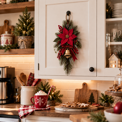 Klassieke rode kerstslinger met kerststerren voor aan de deur