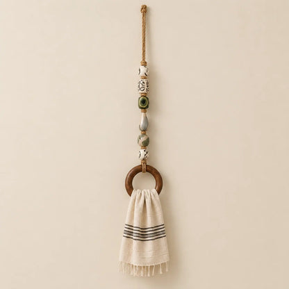 Decoratieve handdoekhanger met kralen en houten ring