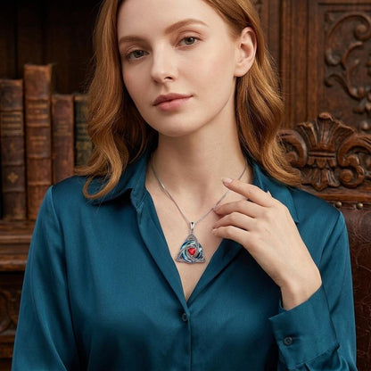 ✨Ketting met geboortesteen en Keltische drievoudige knoop – Een betekenisvol symbool van liefde en verbondenheid ❤️