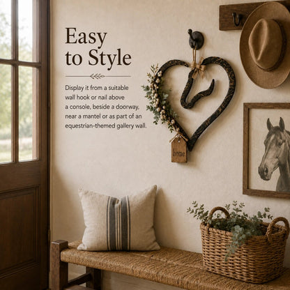 Rustieke wanddecoratie in de vorm van een paardenhart met groen – landelijke paarden-woondecoratie