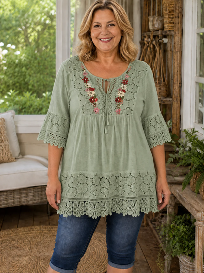 Tuniek in grote maten van katoen en linnen, in boho-stijl met bloemenmotief en geborduurd kant
