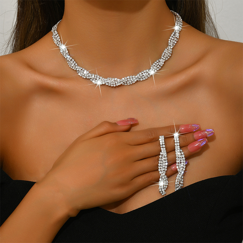 🎉 Uitverkoop 2026 — Meer dan 21.500 verkocht ✨ Set met een schitterende ketting en oorbellen met strass-steentjes en klauwbevestiging